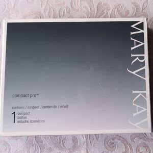 Mary Kay Compact Pro in Sleek Gray